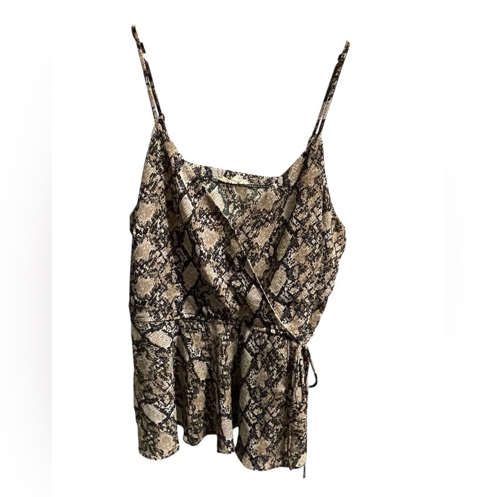 🖤🤍Cute and Versatile Snake Print Top by Maurice’s size 1 (size 16/18)